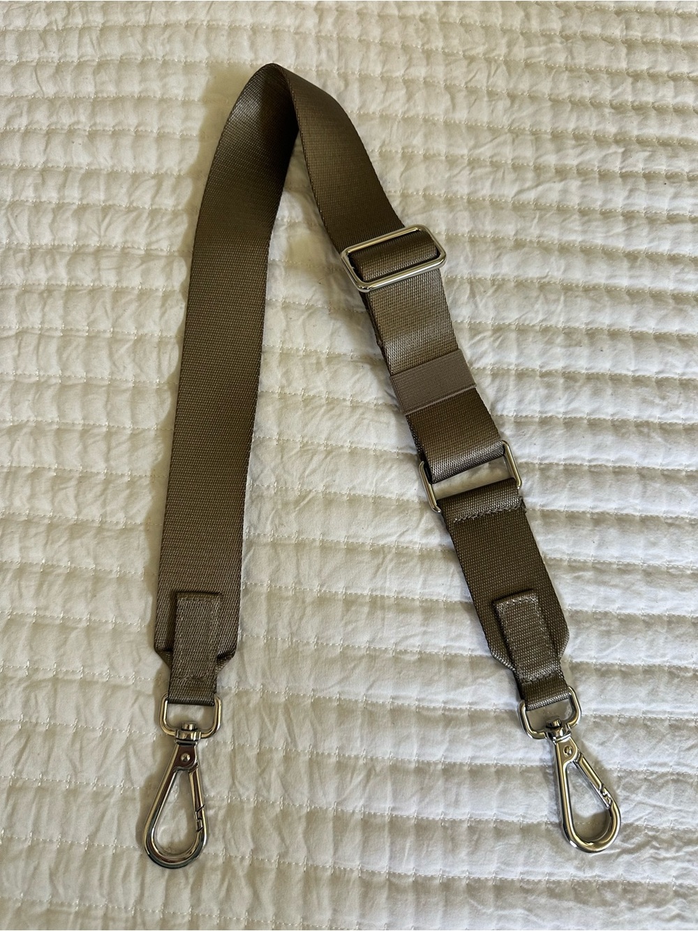 lululemon athletica Olive Crossbody Bag with Red Accent Strap - Picture 4 of 4